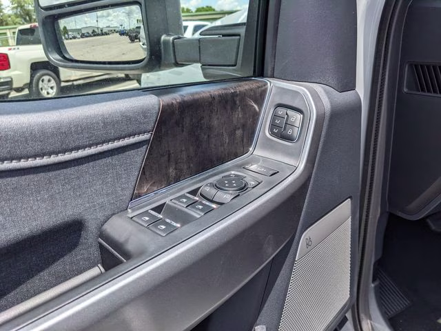 2026 Avalanche Ford Super Duty F-250 SRW Lariat 4X4 Truck