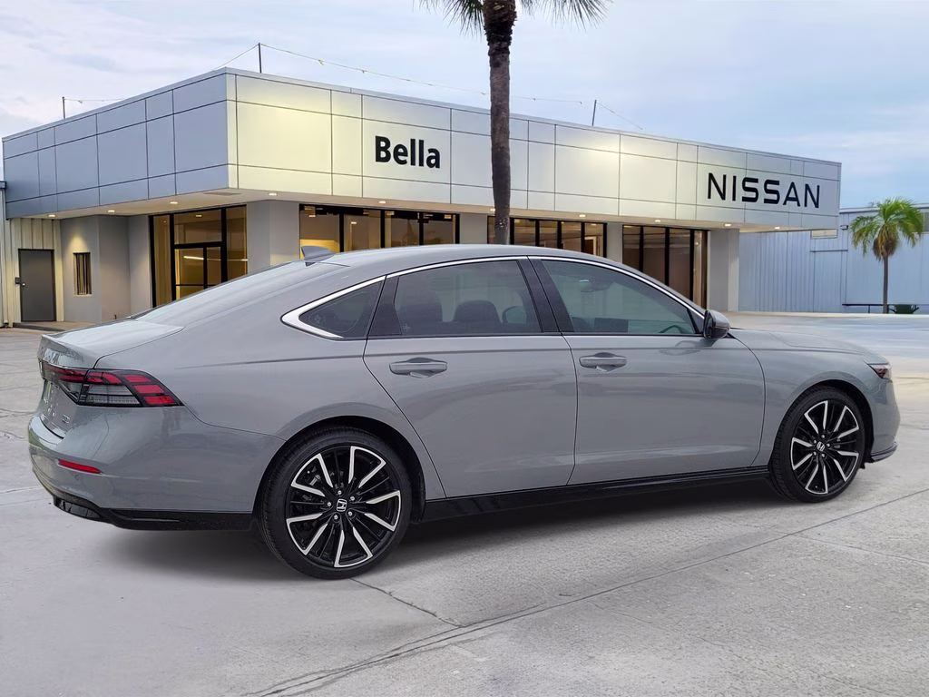 2024 Urban Gray Pearl Honda Accord Hybrid Touring FWD Sedan