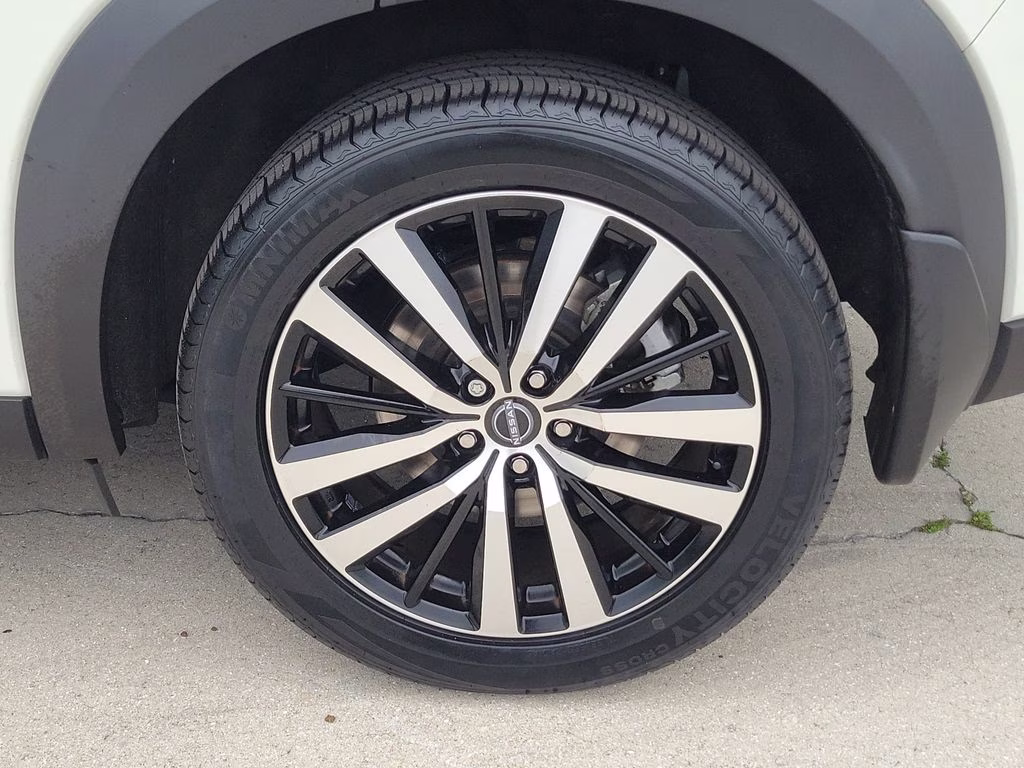 2023 Pearl White Tricoat Nissan Pathfinder Platinum 4X4 SUV