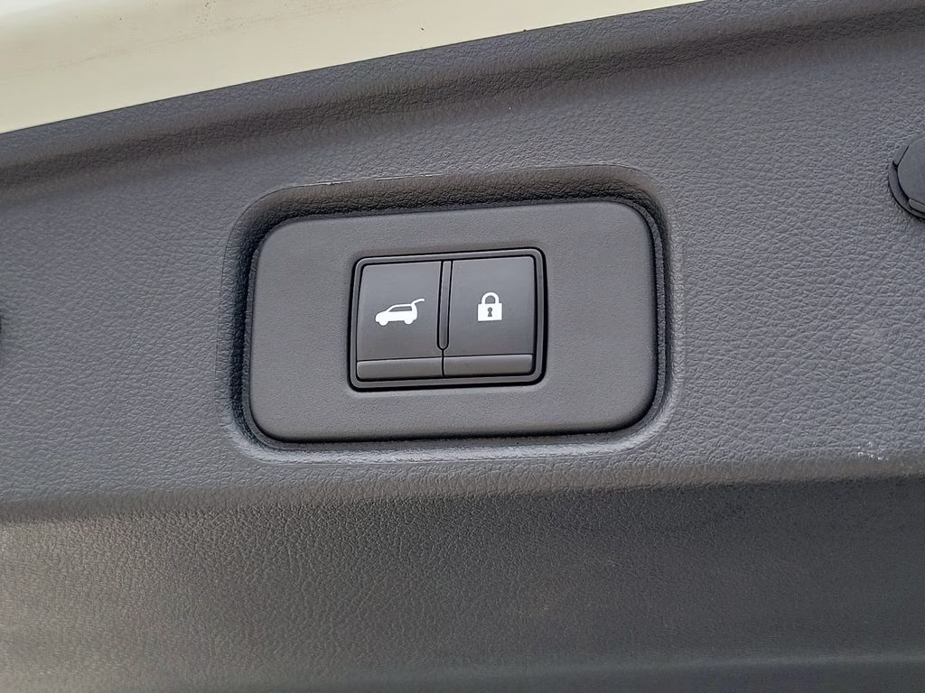 2023 Pearl White Tricoat Nissan Pathfinder Platinum 4X4 SUV