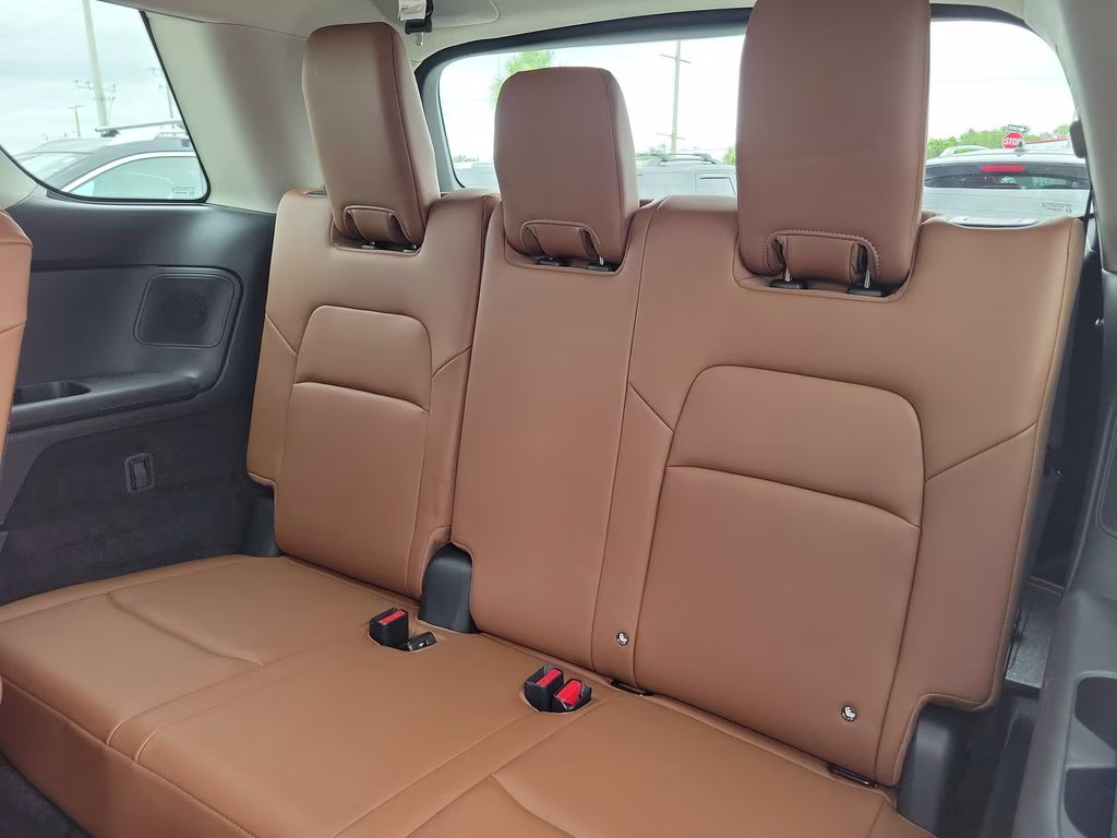 2023 Pearl White Tricoat Nissan Pathfinder Platinum 4X4 SUV