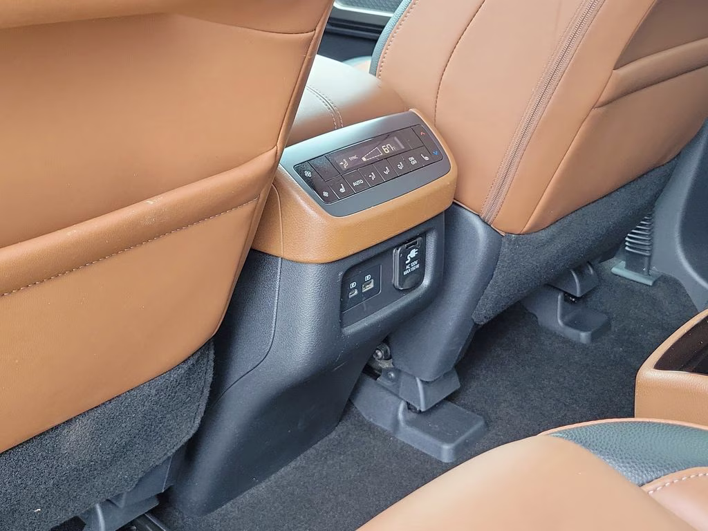 2023 Pearl White Tricoat Nissan Pathfinder Platinum 4X4 SUV