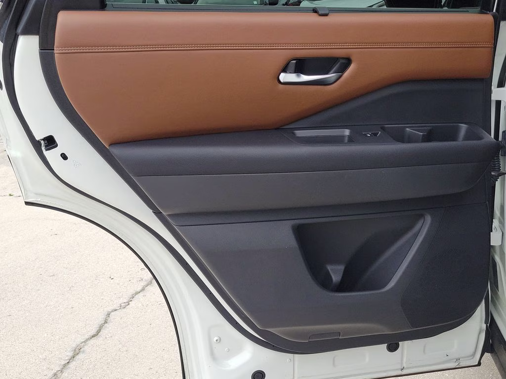 2023 Pearl White Tricoat Nissan Pathfinder Platinum 4X4 SUV
