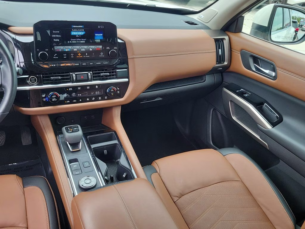 2023 Pearl White Tricoat Nissan Pathfinder Platinum 4X4 SUV