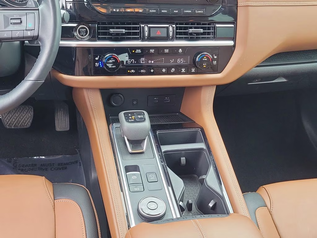 2023 Pearl White Tricoat Nissan Pathfinder Platinum 4X4 SUV