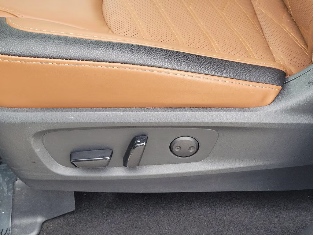 2023 Pearl White Tricoat Nissan Pathfinder Platinum 4X4 SUV