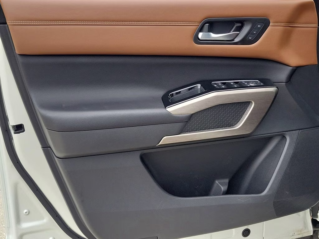 2023 Pearl White Tricoat Nissan Pathfinder Platinum 4X4 SUV