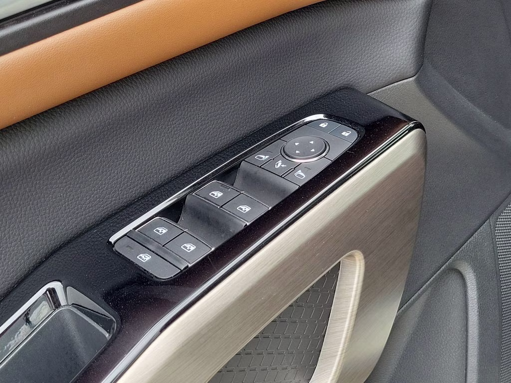2023 Pearl White Tricoat Nissan Pathfinder Platinum 4X4 SUV