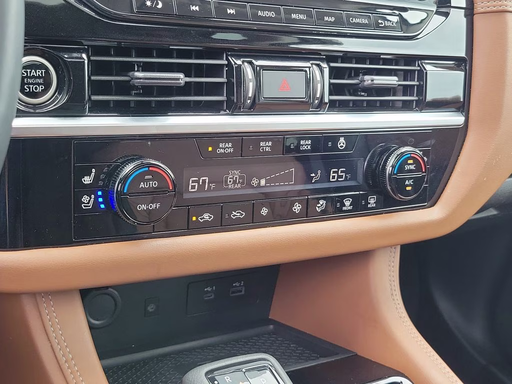 2023 Pearl White Tricoat Nissan Pathfinder Platinum 4X4 SUV