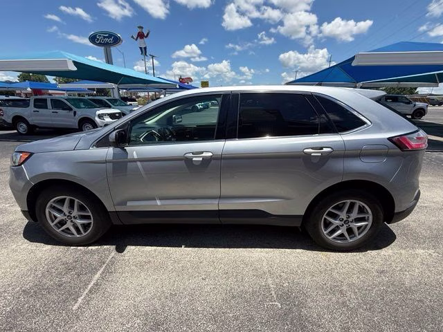 2021 Silver Metallic Ford Edge SEL FWD SUV