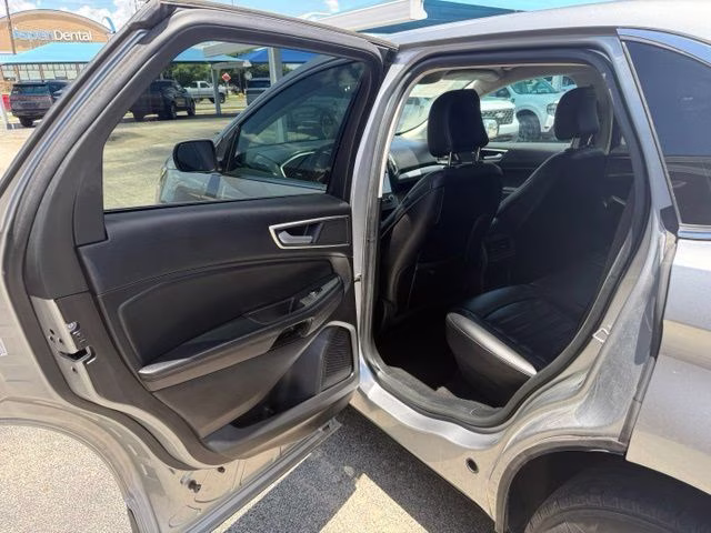 2021 Silver Metallic Ford Edge SEL FWD SUV