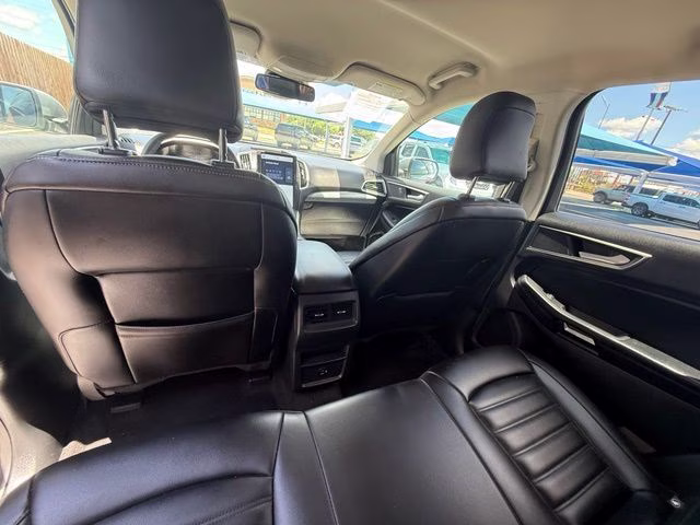 2021 Silver Metallic Ford Edge SEL FWD SUV