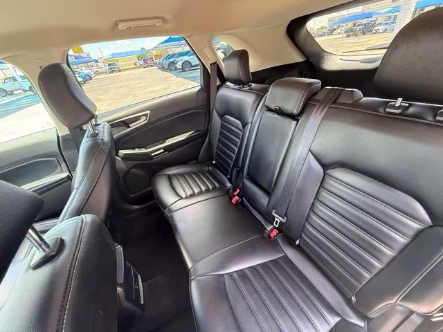 2021 Silver Metallic Ford Edge SEL FWD SUV