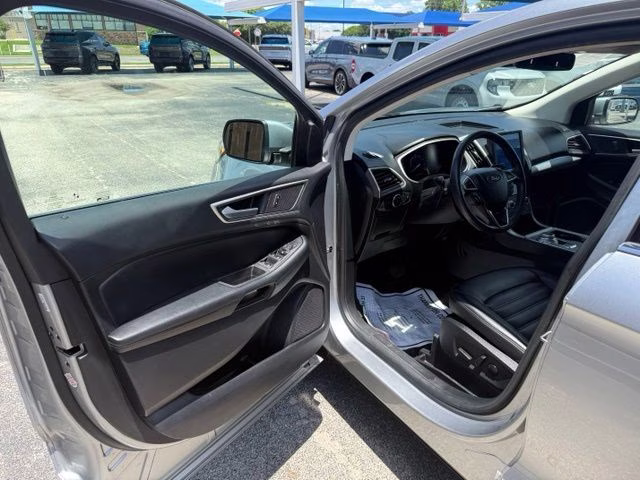 2021 Silver Metallic Ford Edge SEL FWD SUV