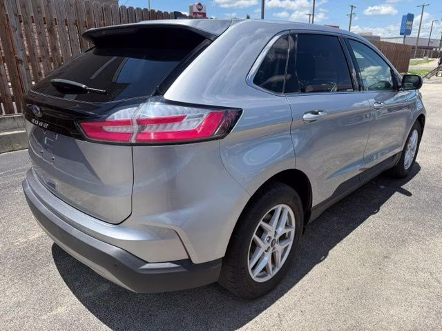 2021 Silver Metallic Ford Edge SEL FWD SUV