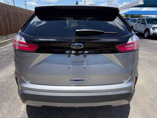 2021 Silver Metallic Ford Edge SEL FWD SUV
