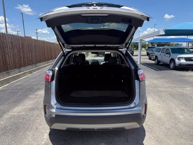 2021 Silver Metallic Ford Edge SEL FWD SUV
