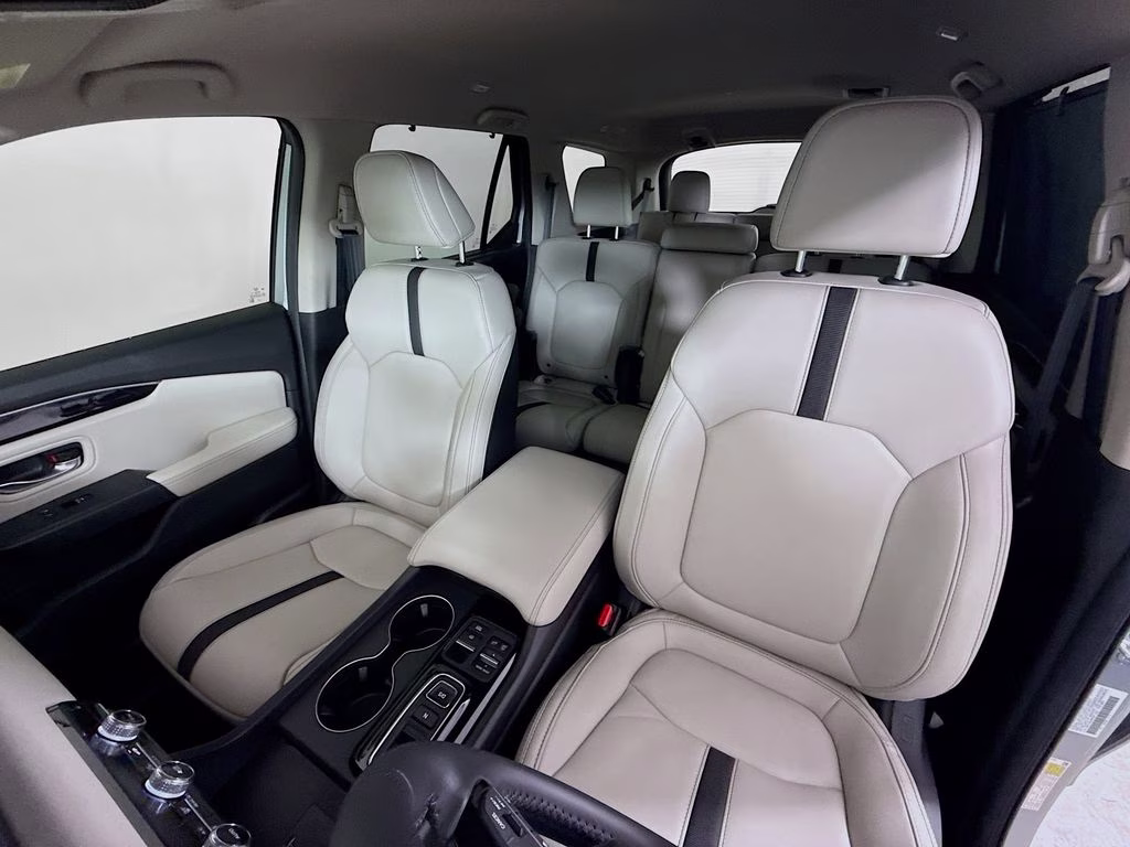 2026 Solar Silver Metallic Honda Pilot EX-L FWD SUV