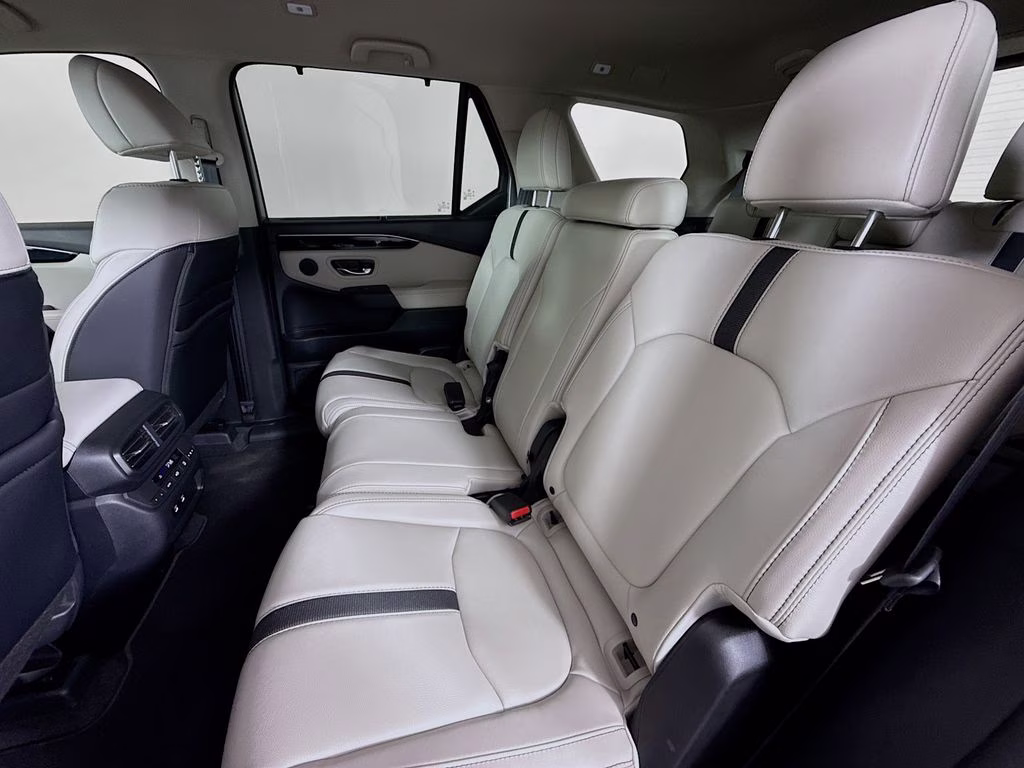 2026 Solar Silver Metallic Honda Pilot EX-L FWD SUV
