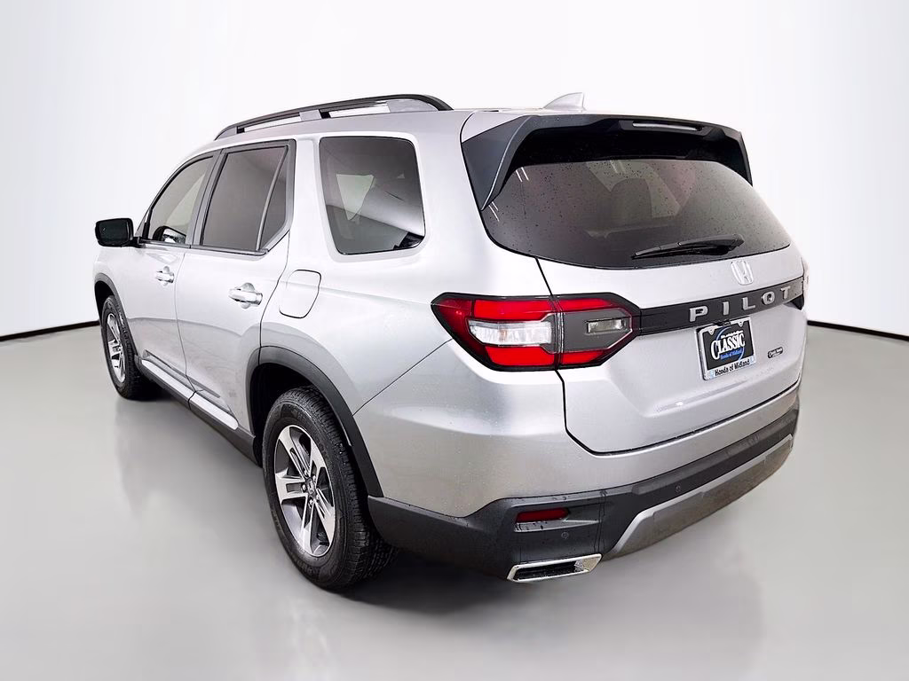 2026 Solar Silver Metallic Honda Pilot EX-L FWD SUV
