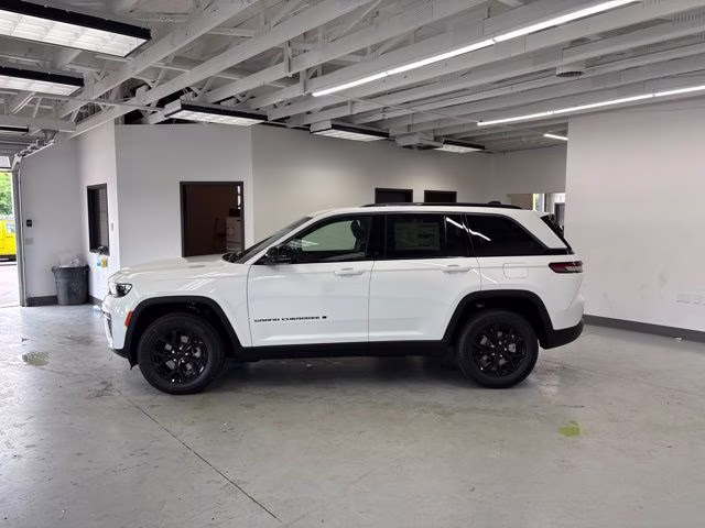 2026 Bright White Clearcoat Jeep Grand Cherokee Altitude 4X4 SUV