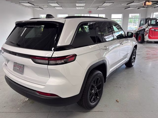 2026 Bright White Clearcoat Jeep Grand Cherokee Altitude 4X4 SUV