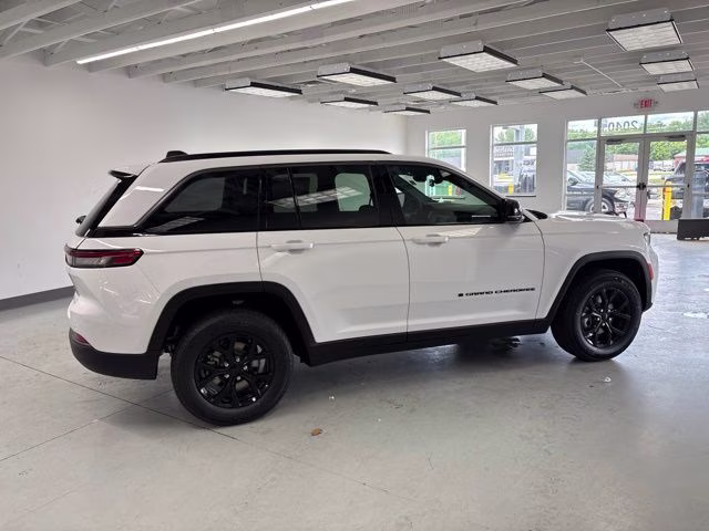 2026 Bright White Clearcoat Jeep Grand Cherokee Altitude 4X4 SUV