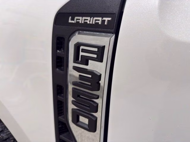 2026 Star White Metallic Tri-Coat Ford Super Duty F-350 SRW Lariat Chrome 4X4 Truck