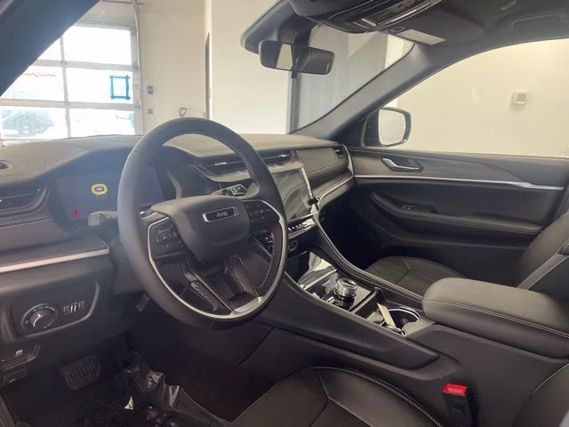 2026 Bright White Clearcoat Jeep Grand Cherokee Altitude 4X4 SUV