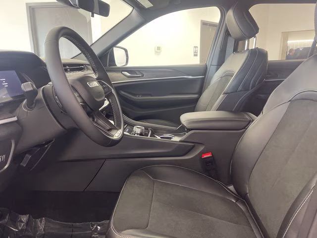 2026 Bright White Clearcoat Jeep Grand Cherokee Altitude 4X4 SUV