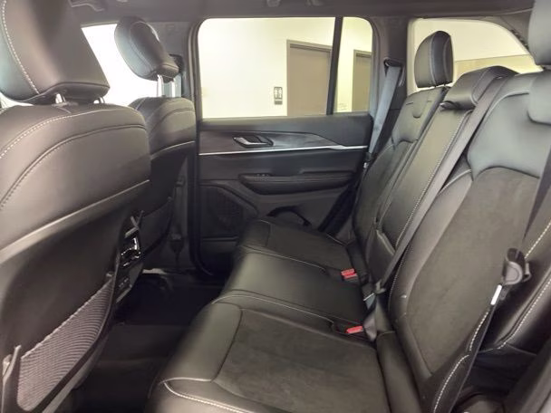 2026 Bright White Clearcoat Jeep Grand Cherokee Altitude 4X4 SUV