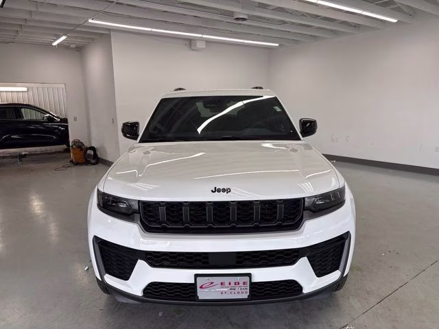 2026 Bright White Clearcoat Jeep Grand Cherokee Altitude 4X4 SUV