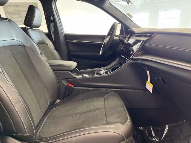2026 Bright White Clearcoat Jeep Grand Cherokee Altitude 4X4 SUV