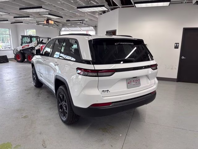 2026 Bright White Clearcoat Jeep Grand Cherokee Altitude 4X4 SUV