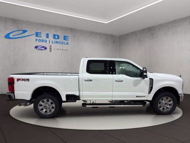 2026 Star White Metallic Tri-Coat Ford Super Duty F-350 SRW Lariat Chrome 4X4 Truck