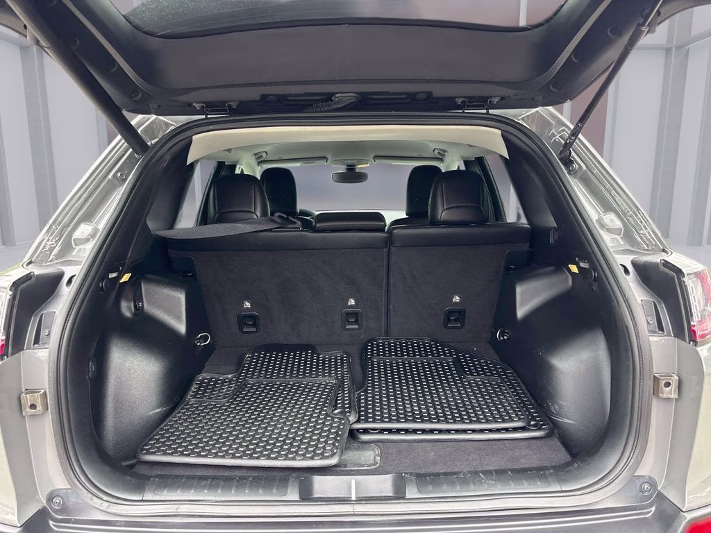 2022 Sting-Gray Clearcoat Jeep Cherokee Trailhawk 4X4 SUV