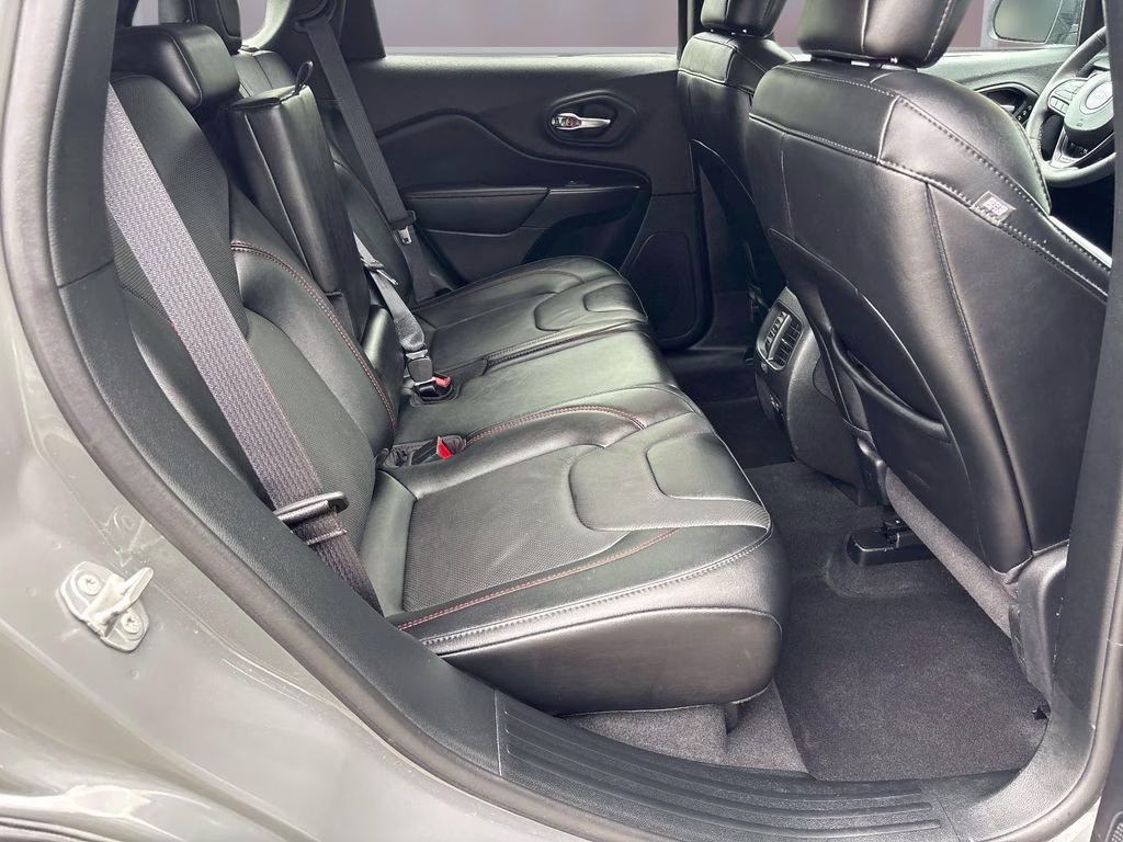 2022 Sting-Gray Clearcoat Jeep Cherokee Trailhawk 4X4 SUV