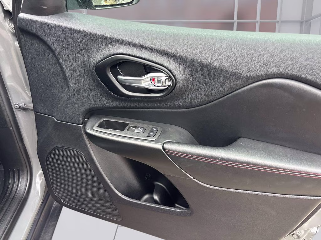 2022 Sting-Gray Clearcoat Jeep Cherokee Trailhawk 4X4 SUV