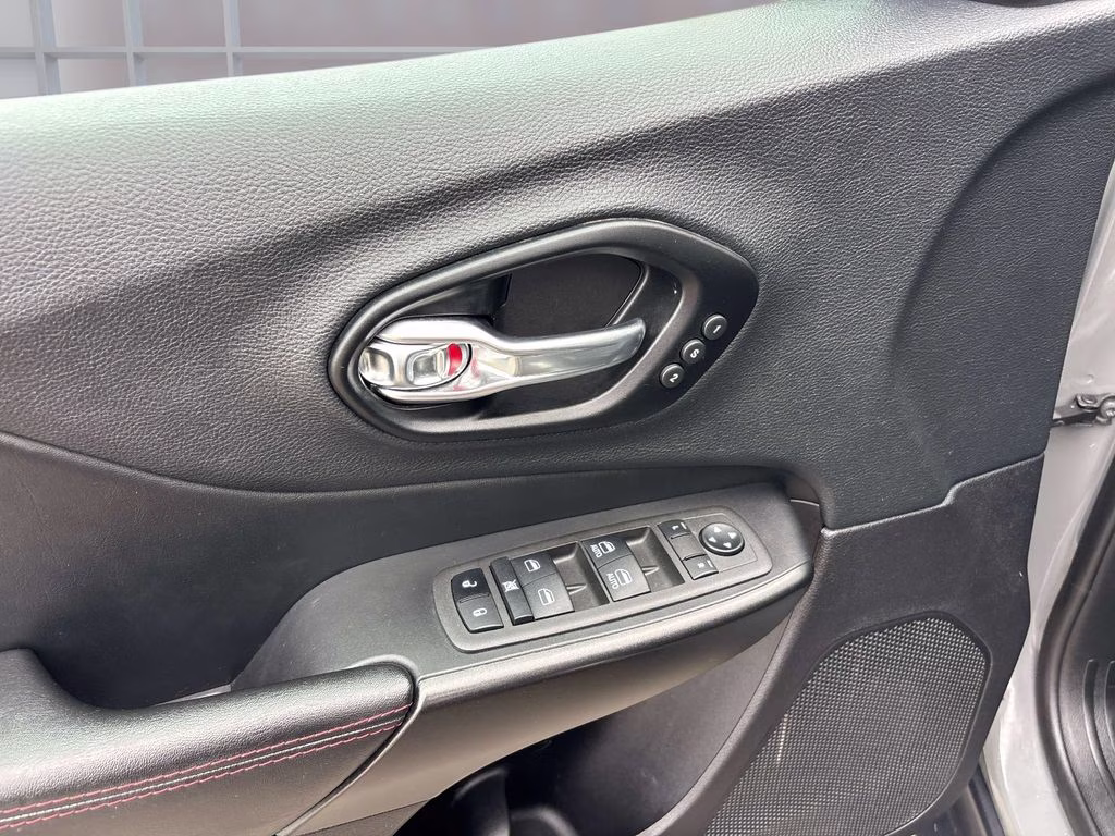 2022 Sting-Gray Clearcoat Jeep Cherokee Trailhawk 4X4 SUV