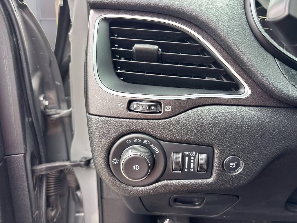 2022 Sting-Gray Clearcoat Jeep Cherokee Trailhawk 4X4 SUV
