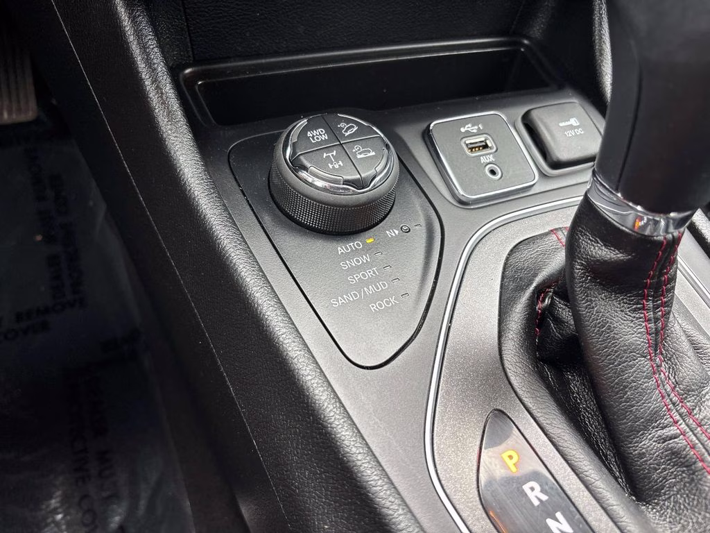 2022 Sting-Gray Clearcoat Jeep Cherokee Trailhawk 4X4 SUV