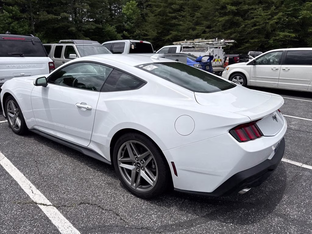 2024 Oxford White Ford Mustang EcoBoost RWD Coupe