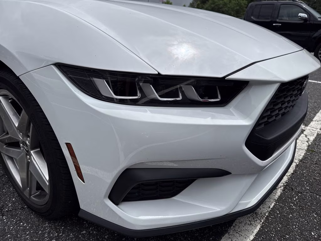 2024 Oxford White Ford Mustang EcoBoost RWD Coupe