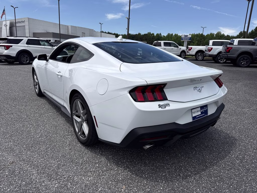 2024 Oxford White Ford Mustang EcoBoost RWD Coupe