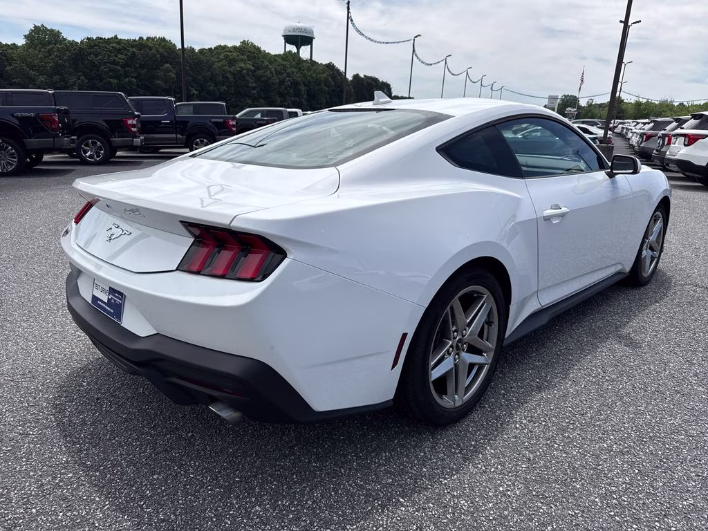 2024 Oxford White Ford Mustang EcoBoost RWD Coupe