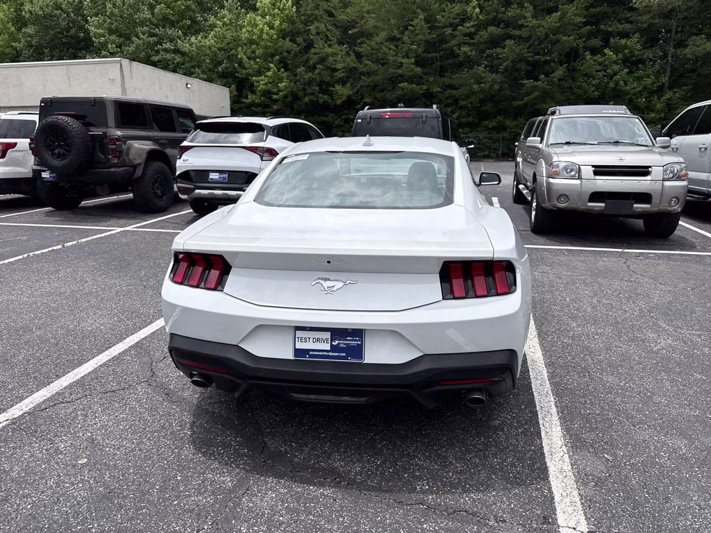 2024 Oxford White Ford Mustang EcoBoost RWD Coupe