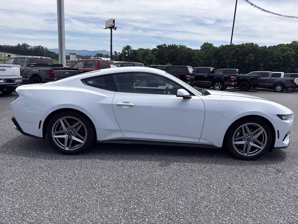 2024 Oxford White Ford Mustang EcoBoost RWD Coupe
