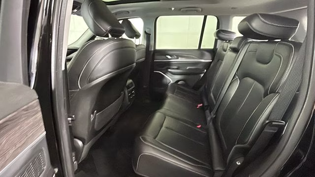 2022 Diamond Black Crystal Pearlcoat Jeep Grand Cherokee 4xe 4X4 SUV