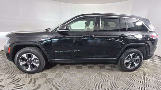 2022 Diamond Black Crystal Pearlcoat Jeep Grand Cherokee 4xe 4X4 SUV