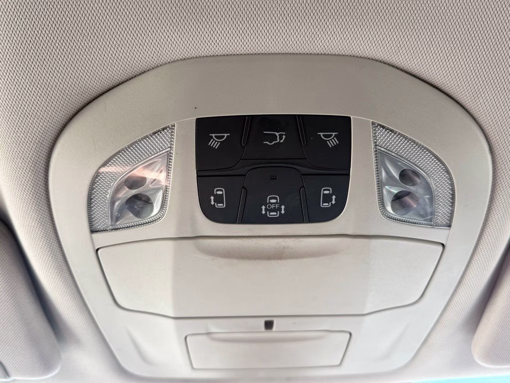 2017 Granite Crystal Metallic Clearcoat Chrysler Pacifica Touring L FWD Van
